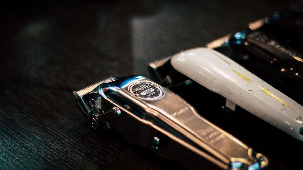 Wahl 理发器系列适用于理发师和发型师：Magic Clip、Senior、Metal 版本和最新的 Vapor，用于多功能头发修剪。
